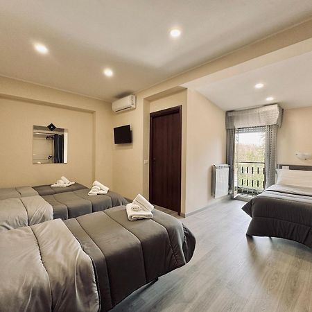 Hotel Villa Robinia ジェンツァーノ・ディ・ローマ エクステリア 写真