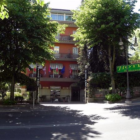 Hotel Villa Robinia ジェンツァーノ・ディ・ローマ エクステリア 写真