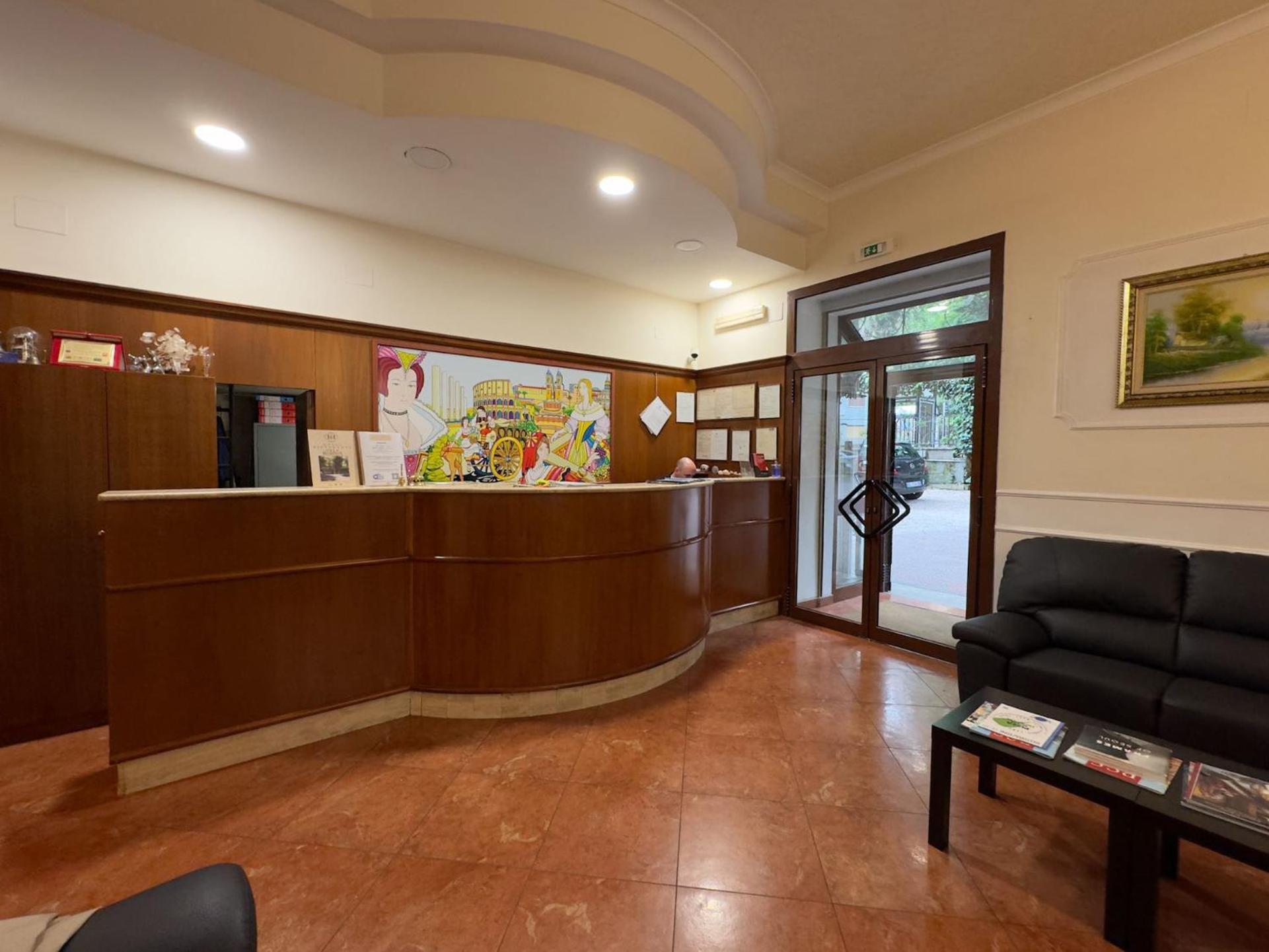 Hotel Villa Robinia ジェンツァーノ・ディ・ローマ エクステリア 写真