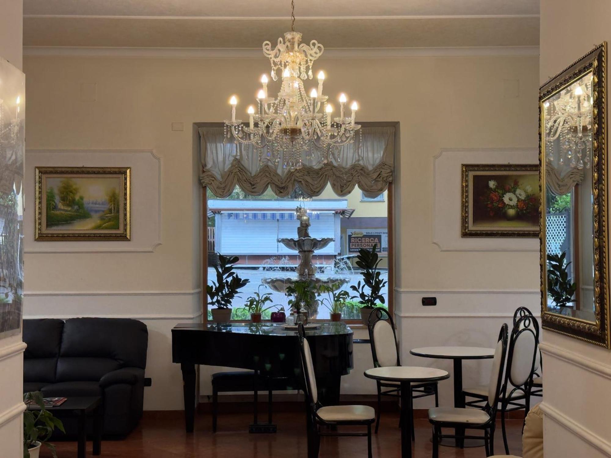 Hotel Villa Robinia ジェンツァーノ・ディ・ローマ エクステリア 写真
