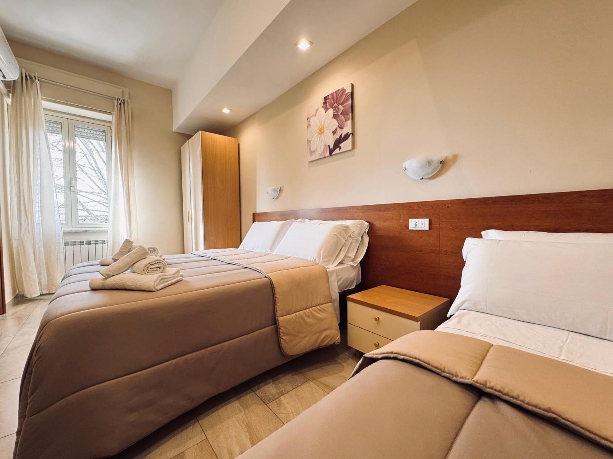 Hotel Villa Robinia ジェンツァーノ・ディ・ローマ エクステリア 写真