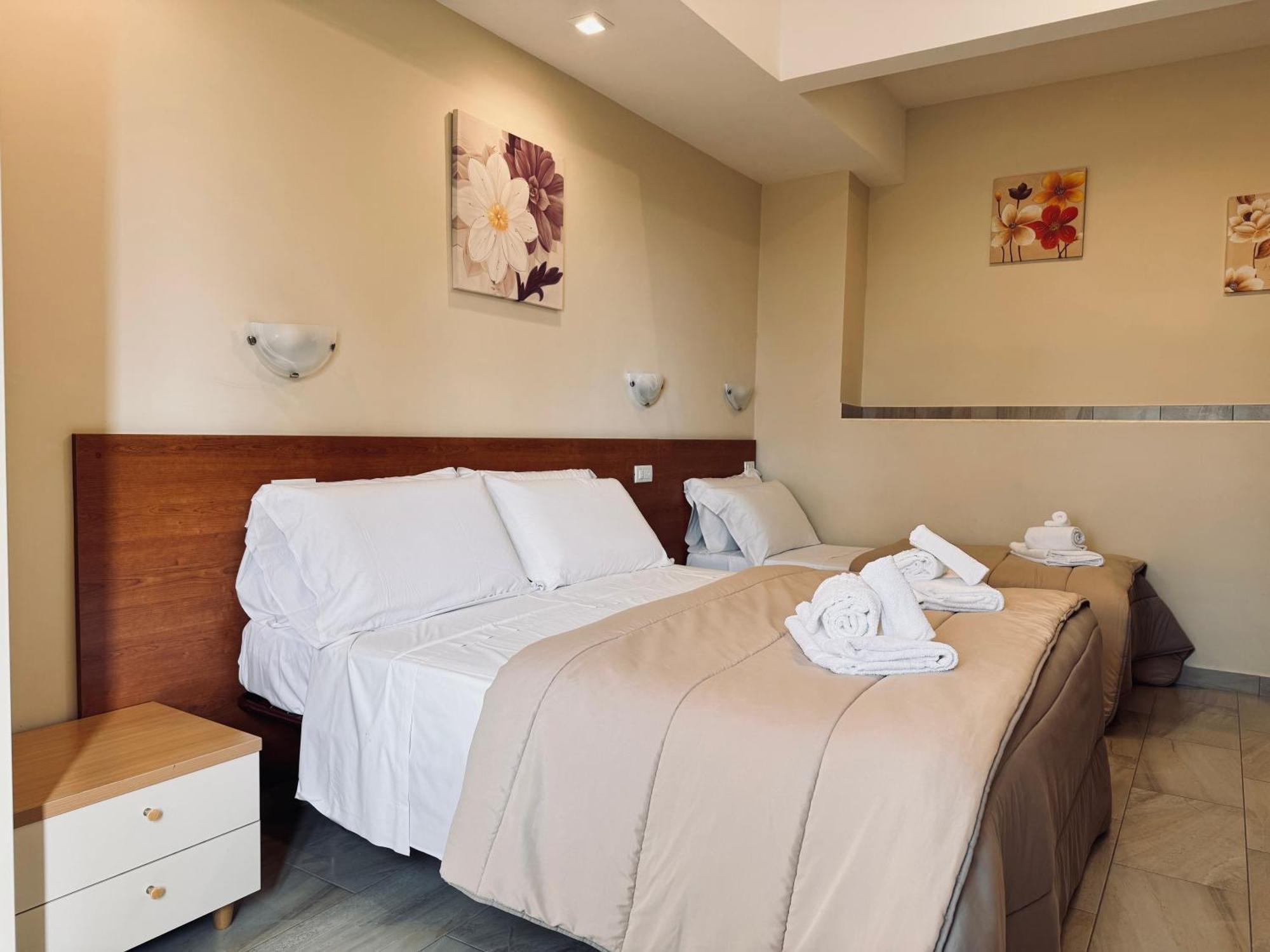 Hotel Villa Robinia ジェンツァーノ・ディ・ローマ エクステリア 写真