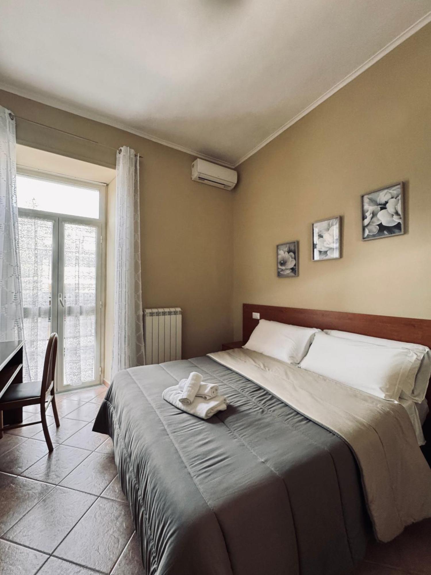 Hotel Villa Robinia ジェンツァーノ・ディ・ローマ エクステリア 写真