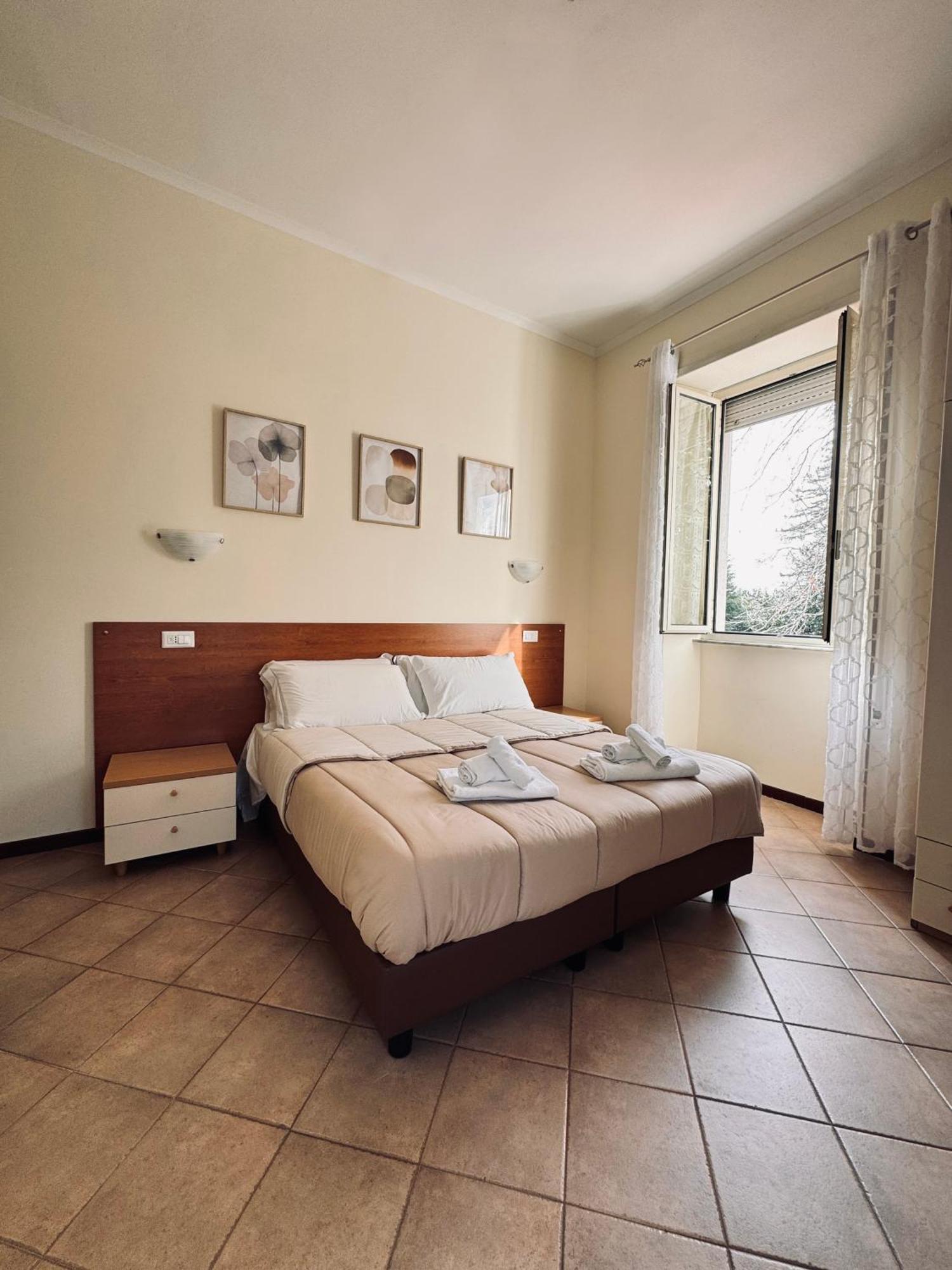Hotel Villa Robinia ジェンツァーノ・ディ・ローマ エクステリア 写真