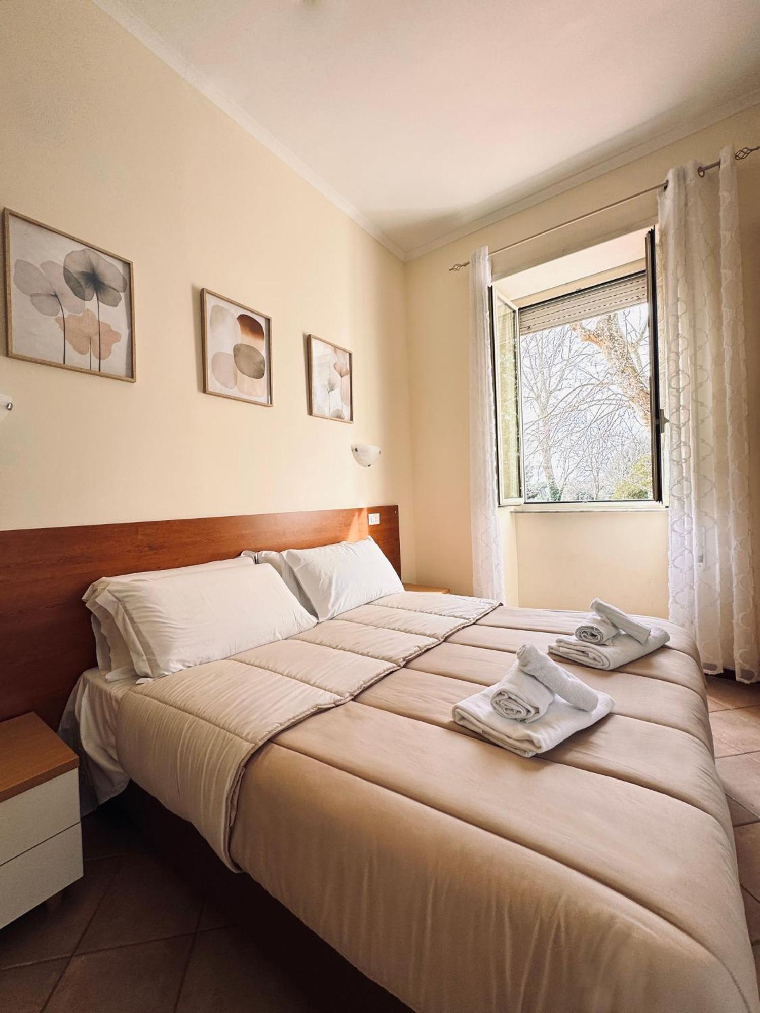 Hotel Villa Robinia ジェンツァーノ・ディ・ローマ エクステリア 写真